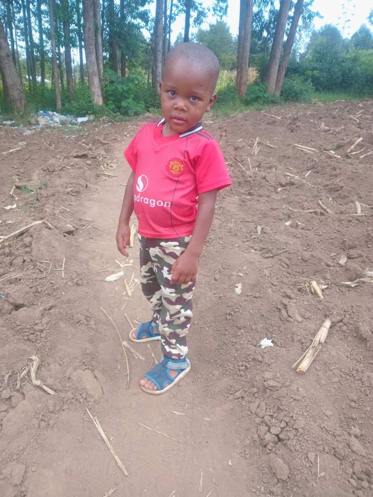 Alpha Nyambane, a young boy needing a scholarship